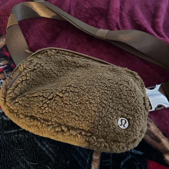 Lululemon Tan Sherpa Belt Bag - Picture 2 of 6
